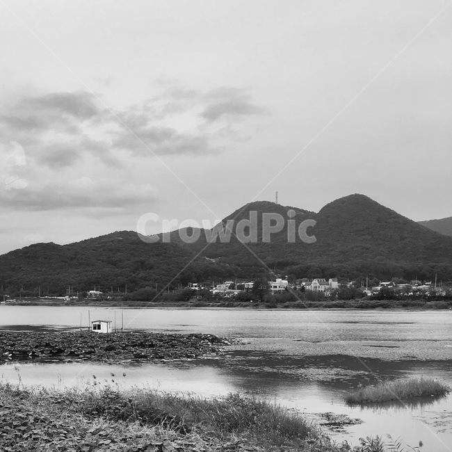자연,경치,땅,산,물,nature,outdoors,저수지,구름,여유,낚시,자연,풍경,nature,landscape,흑백,모노톤,monochrome,black and white,land,옥외,water