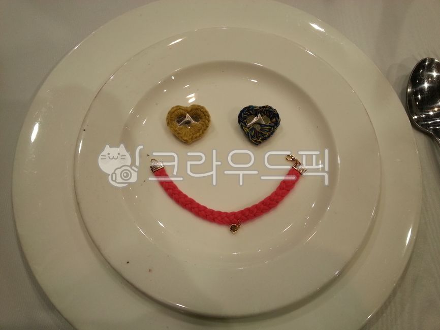 food,plate,그릇,jewelry,목걸이,necklace,accessories,부속품,업사이클,리사이클,upcycle,재활용,캔뚜껑,미소,스마일,smile,악세사리,수공예