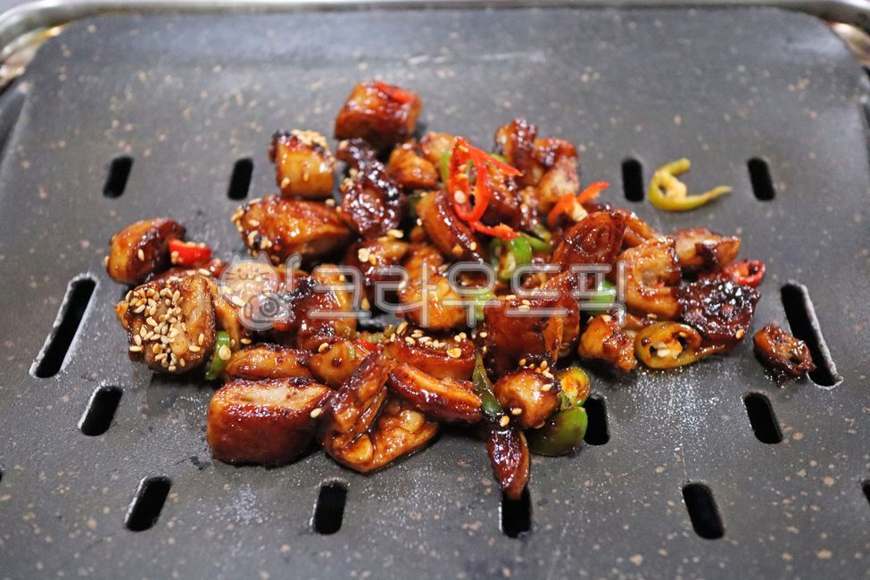 곱창,돼지곱창,막창,돼지막창,양념막창,양념곱창,양념,참깨,술안주,안주,곱창집,철판