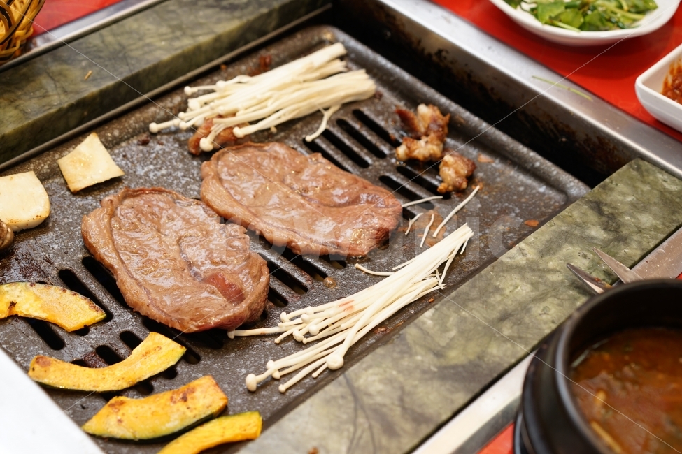 먹방,음식,보양식,보양,구이,안주,소주안주,먹거리,건강,원기회복,술안주,소고기,고기,육류,식감,육즙,호박,버섯,음식,식재료,요리,food,cook,meal,dishes,food reserves,육류,고기,meat,한식,한국음식,한국요리,korean food,korean dishes,korean meal,korean cook