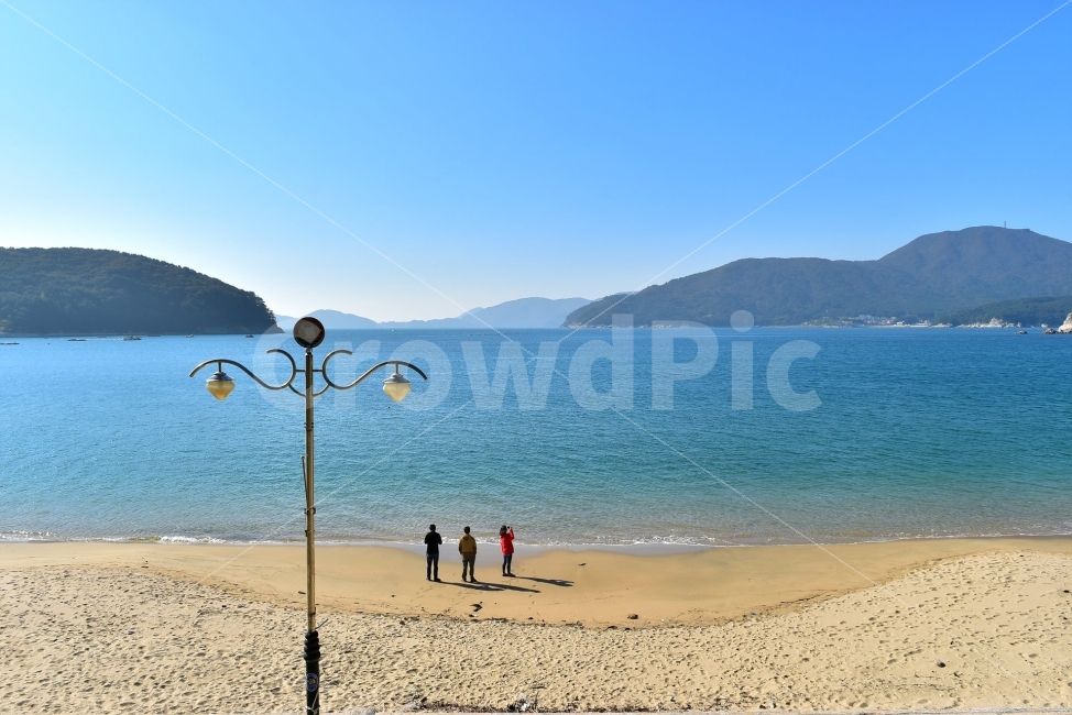 구조라,해수욕장,바다,해변,모래사장,한려해상국립공원,자연,파란하늘,그림같은,뷰티플,아름다운,힐링,감성,nature,산,풍경사진,비경,경치,청명,가을날씨,경관,이국적,비취색,자연,풍경,nature,landscape,한국자연풍경,한국자연경관,korea nature landscape,해변,바다,beach,sea,사람,인물,인간,human,person,water,물,shoreline,해안선,outdoors,옥외,ocean,대양