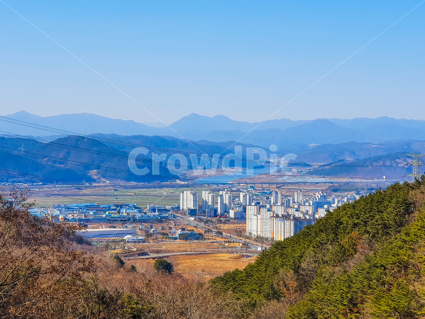 scenery,풍경,outdoors,옥외,경치,landscape,자연,nature,mountainrange,산맥,mountain,산,건물,나무,하늘,계절,감성
