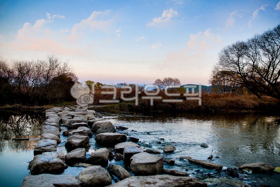 sky,cloud,rock,stepping stones,reflection,Fragments,rubble,water,stone