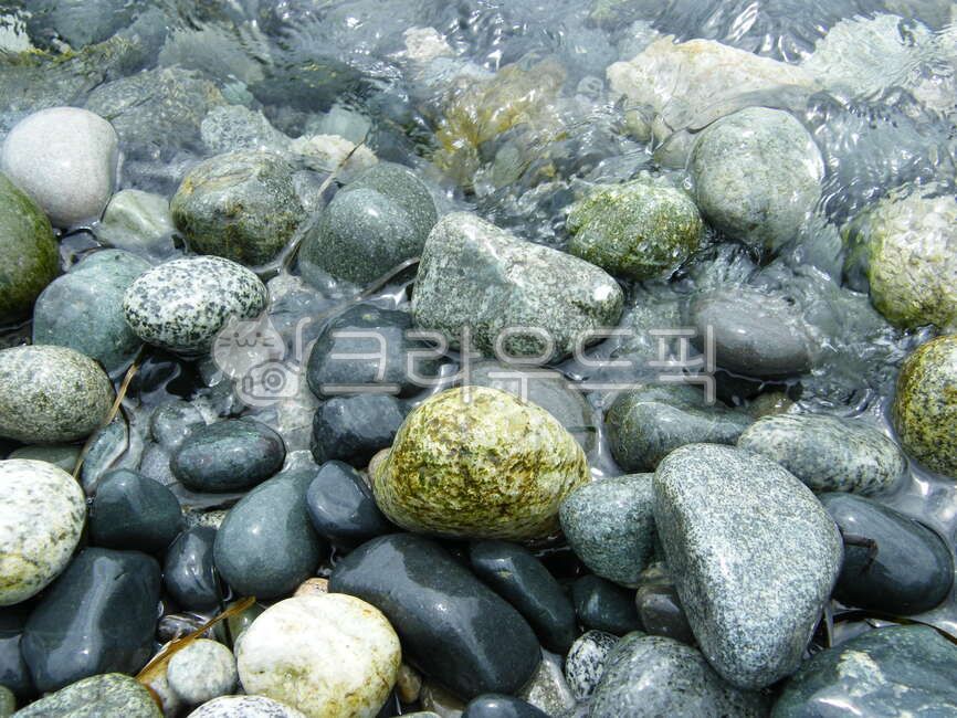 rock,Beach,boulder,shiny,water,stone