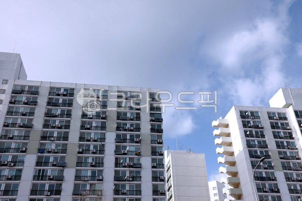 sky,town,city,building,cloud,highrise,urban,apartmentbuilding,high rise building,apartment