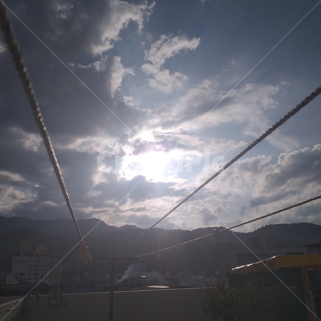 하늘,빨랫줄,태양,해,구룸,산,감성