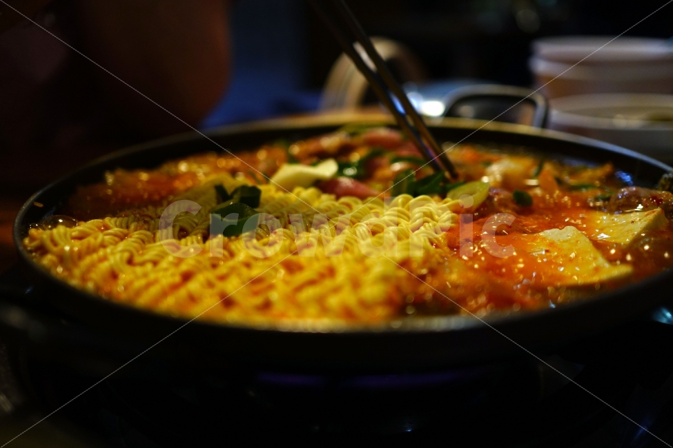 김치찌개,라면,두부,국물,음식,식사,한식,요리,조리,야채,양념,파,지글지글,보글보글,젓가락,레시피,recipe,cook,noodle,meal,food,soup,vegetable,korea,한국,한국요리,한국적,한국적인,한국의,식당,버큼,얼큰한,얼큰하다,매운,맵다,이열치열,맛있다,맛있는,맛집,kimchi,음식,식재료,요리,food,cook,meal,dishes,food reserves,면류,면요리,noodles,한식,한국음식,한국요리,korean food,korean dishes,korean meal,korean cook