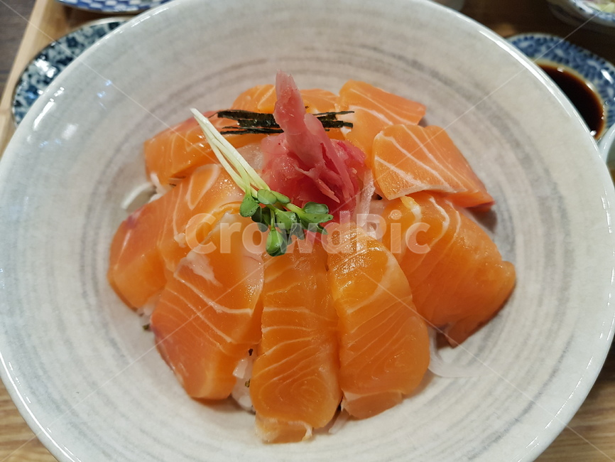 사케동,연어덮밥,연어,일식,일식당,덮밥,음식,식재료,요리,food,cook,meal,dishes,food reserves,일식,일본음식,일본요리,Japanese food,Japanese dishes,Japanese meal,Japanese cook