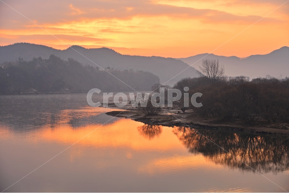 sky,하늘,redsky,붉은하늘,dawn,새벽,scenery,풍경,landscape,경치,nature,자연,water,물,outdoors,옥외,sunlight,햇빛,경남,합천,합천보조댐,합천보조댐아침,여명,물안개,일출,해돋이