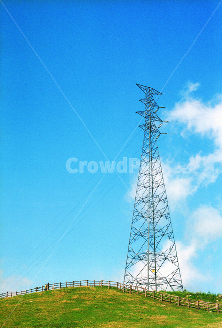 여행,하늘,구름,언덕,필름,송전탑,울타리,잔디밭,잔디,자연,풍경,nature,landscape,electric transmission tower,cable,케이블,power lines,전력선