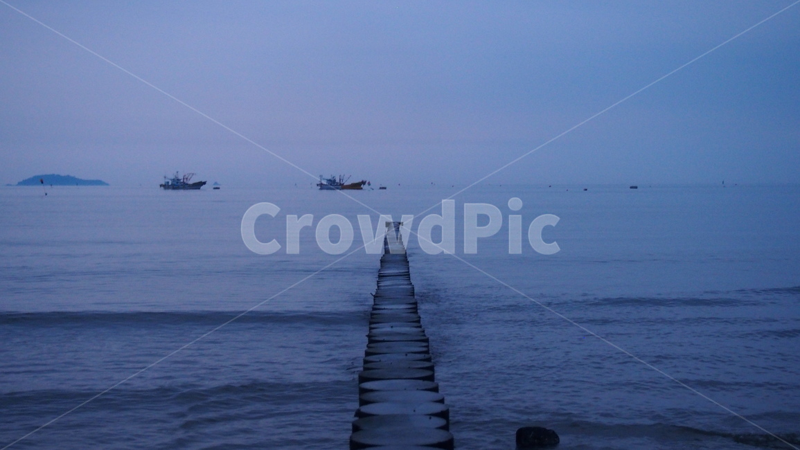 직선,바닷가,바다,다리,외나무,해안선,배,썰물,분위기,blue,sea,ship,파도,안면도,섬,어업,어부,외로움,쓸쓸함,해안가,자연,풍경,nature,landscape,water,물,boat,보트,transportation,교통,vehicle,차량,waterfront,워터 프론트