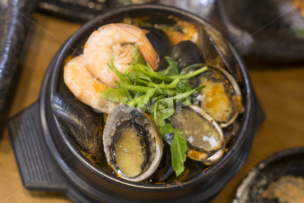 전복뚝배기,뚝배기,전복,해산물,해물뚝배기,해물,제주도,음식,음식,식재료,요리,food,cook,meal,dishes,food reserves,수산물,해산물,fishery products,seafood