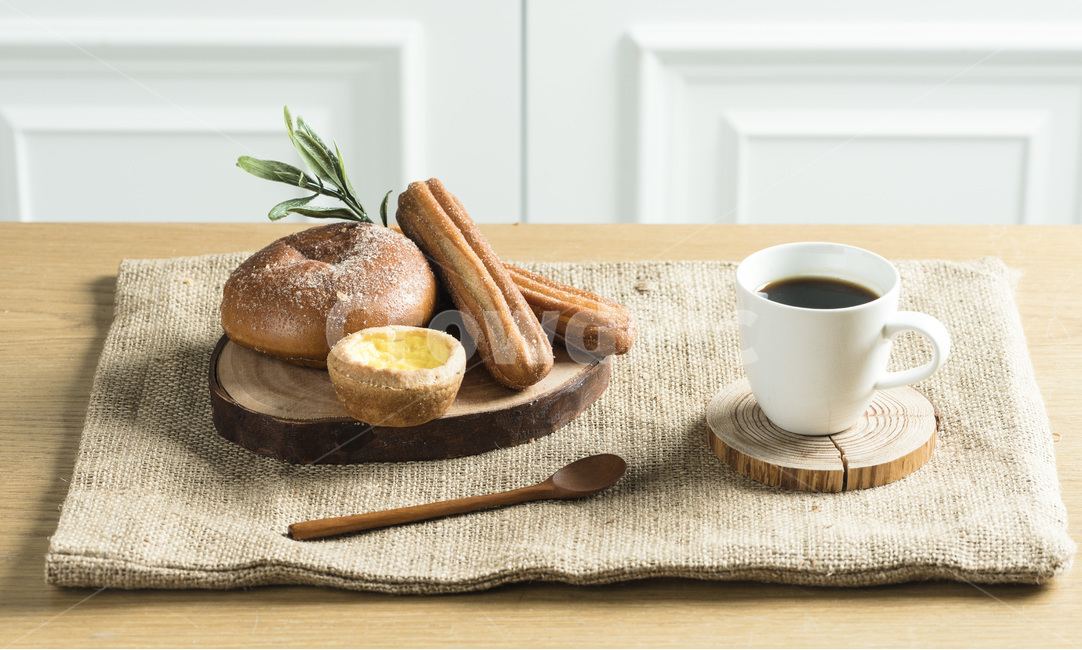 식사,음식,빵,브레드,주방,쿠킹,meal,bread,아침,런치,베이커리,부엌,식탁,food,밀가루음식,테이블웨어,나무,원목,wood,손,남자,hand,커피,coffee,morning,음식,식재료,요리,food,cook,meal,dishes,food reserves,빵,bread,연출,컨셉,콘셉,direction,concept