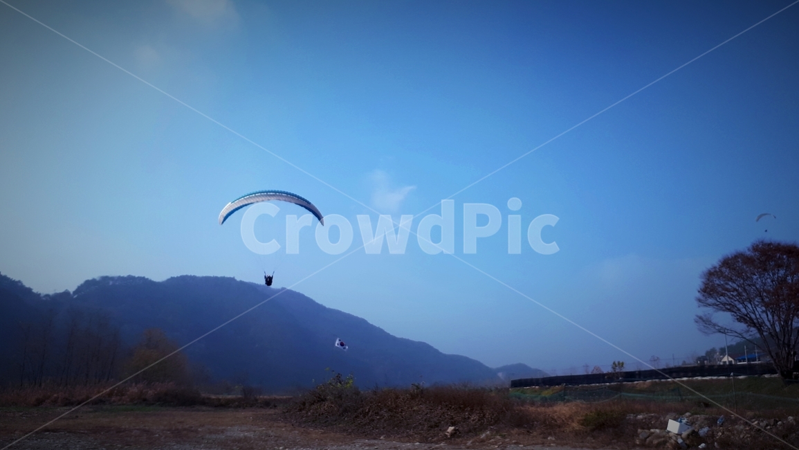하늘,페러글라이딩,파랑,산,하강,스포츠,레저,운동,sports,leisure,exercise