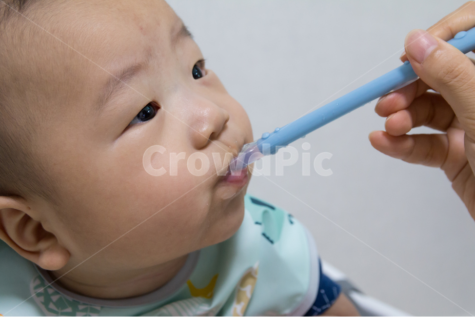 아기,아이,이유식,어린이,맘마,밥,식사,육아,남자아이,남자,영양,아기이유식,귀여운,사랑스런,얼굴,숟가락,아동,양육,6개월아기,통통한,천사같은,성장,꼬마,영유아,유아,사람,인물,사람,인물,인간,human,person,영유아,아기,애기,아이,infants,baby