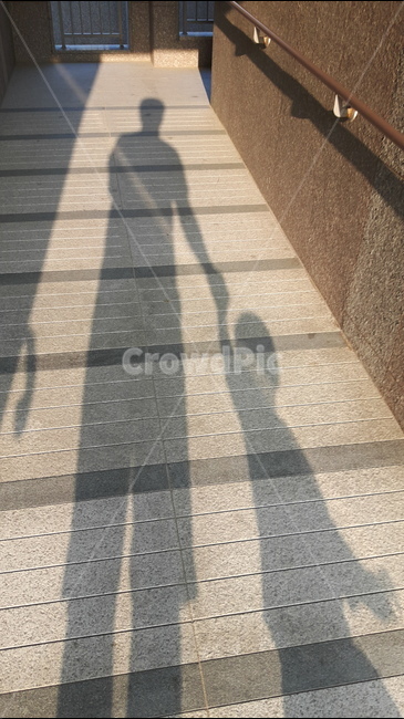 아빠,아들,행복,첫걸음,그림자,사람,인물,인간,human,person,가족,패밀리,family,인물실루엣,사람실루엣,character silhouette,human silhouette,path,통로,floor,바닥