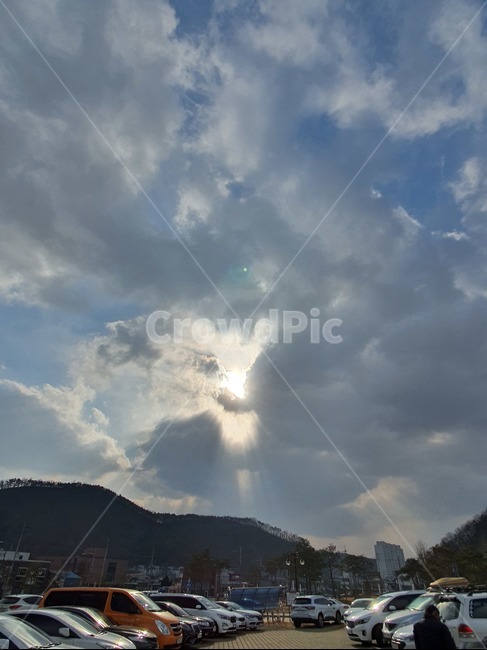 nature,자연,weather,날씨,outdoors,옥외,person,사람,human,인간,transportation,교통,car,차,vehicle,차량,automobile,자동차
