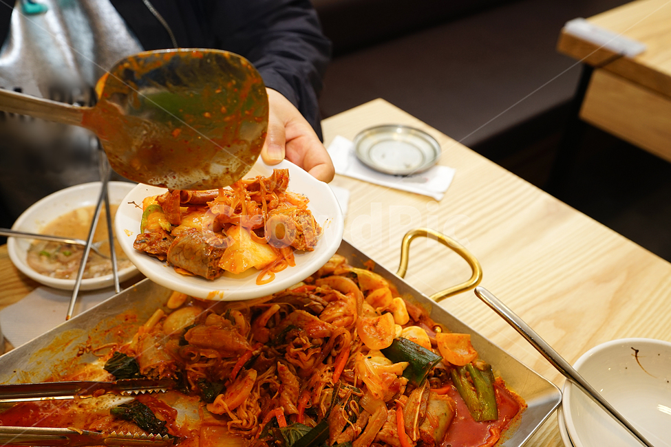 순대,순대볶음,철판볶음,안주,술안주,곱창,먹거리,식사,매콤,음식,푸드,매운맛,소주안주,음식,식재료,요리,food,cook,meal,dishes,food reserves,한식,한국음식,한국요리,korean food,korean dishes,korean meal,korean cook