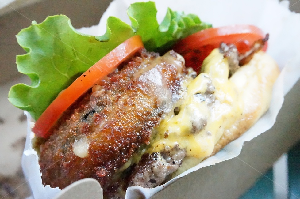 햄버거,치즈버거,토마토,burger,cheese,cheeseburger,아메리카버거,뉴욕,미국,명소,버거,음식,식재료,요리,food,cook,meal,dishes,food reserves,빵,bread,양식,서양음식,서양요리,western food,western dishes,western meal,western cook