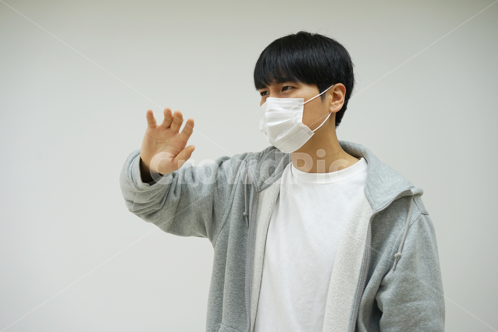 바이러스,기관지,호흡기,남성,남자,우한폐렴,미세먼지,황사,스모그,마스크,위생,건강,사람,인물,인간,human,person,얼굴표정,facial expression,face,남성,남자,man,male,감정표현,기분,feeling,emotion,건강,헬스웨어,헬스케어,healthware,health care