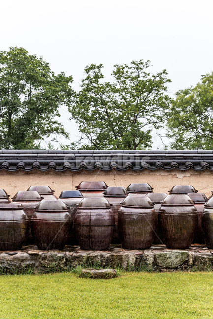 장독대,항아리,기와,전통,고택,문화유산,담장,명가,전통가옥,한옥,김장독,된장독,전통문화,발효,한국전통,한국문화,korean traditional,korean culture