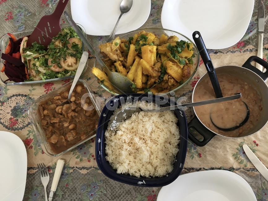 브라질,가정식,카사바,페이자옹,점심,식사,cassava,feijão,닭고기,치킨,샐러드,토마토,쌀,밥,고기,홈메이드,요리,유리,그릇,접시,식탁보,남미,라틴,아메리카,brazil,lunch,bean,rice,tomato,salad,lettuce,chicken,home,made,food,style,meal,meat,cook,cooking,dishes,glass,plate,tablecloth,latin,southamerica