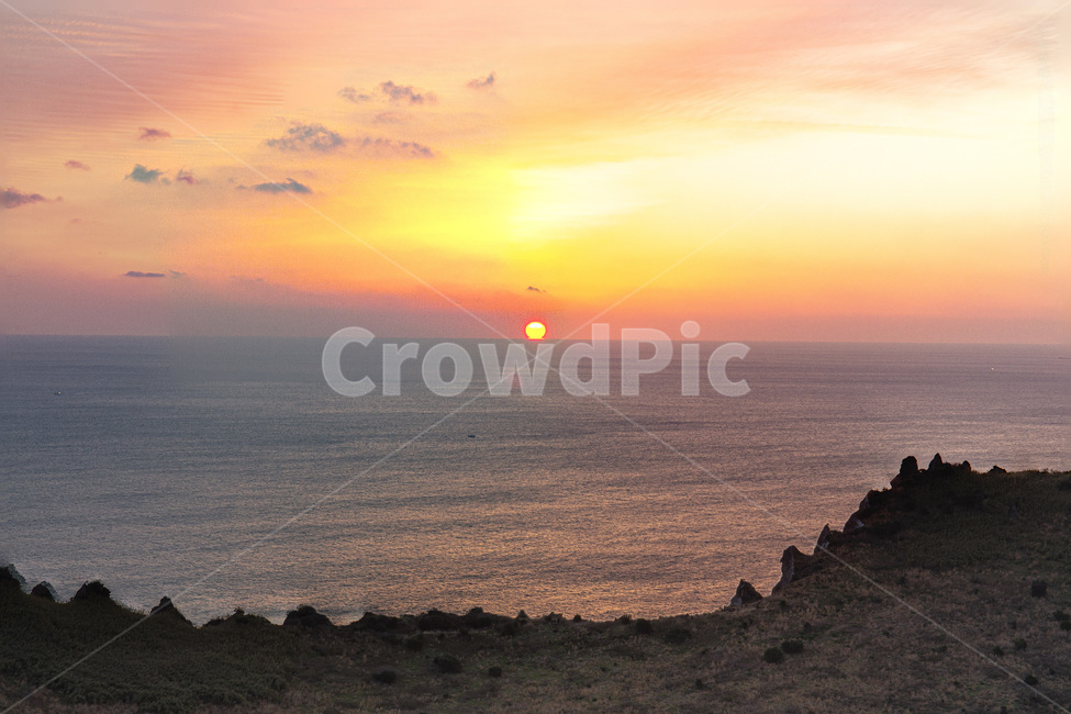 nature,자연,outdoors,옥외,dawn,새벽,sunset,일몰,redsky,붉은하늘,sky,하늘,dusk,황혼,sunlight,햇빛,바다,일출,오메가