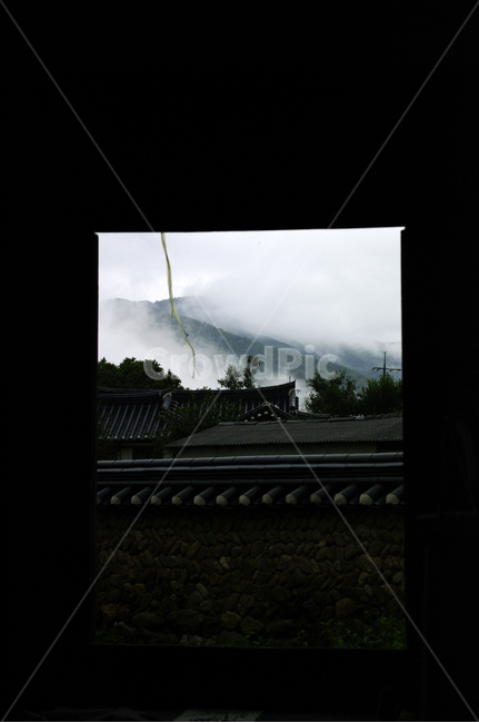 한옥,전통가옥,기와지붕,건축,traditional,풍경,담장,프레임,한국전통,한국문화,korean traditional,korean culture,건축물,건물외관,exterior,building,structure,architecture,construction