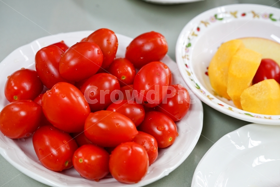 과일,방울토마토,토마토,레드,빨강색,빨강,빨간,red,비타민,먹거리,간식,활력,생기,접사,싱싱,건강,과실,색감,컬러,접시,음식,식재료,요리,food,cook,meal,dishes,food reserves,채소,야채,vegetables
