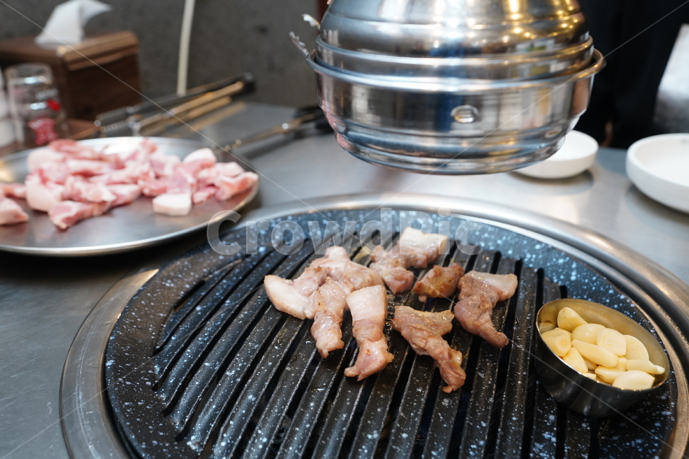 고기,육식,육류,돼지,꼬들살,식사,음식,술안주,먹거리,푸드,구이,한식,불판