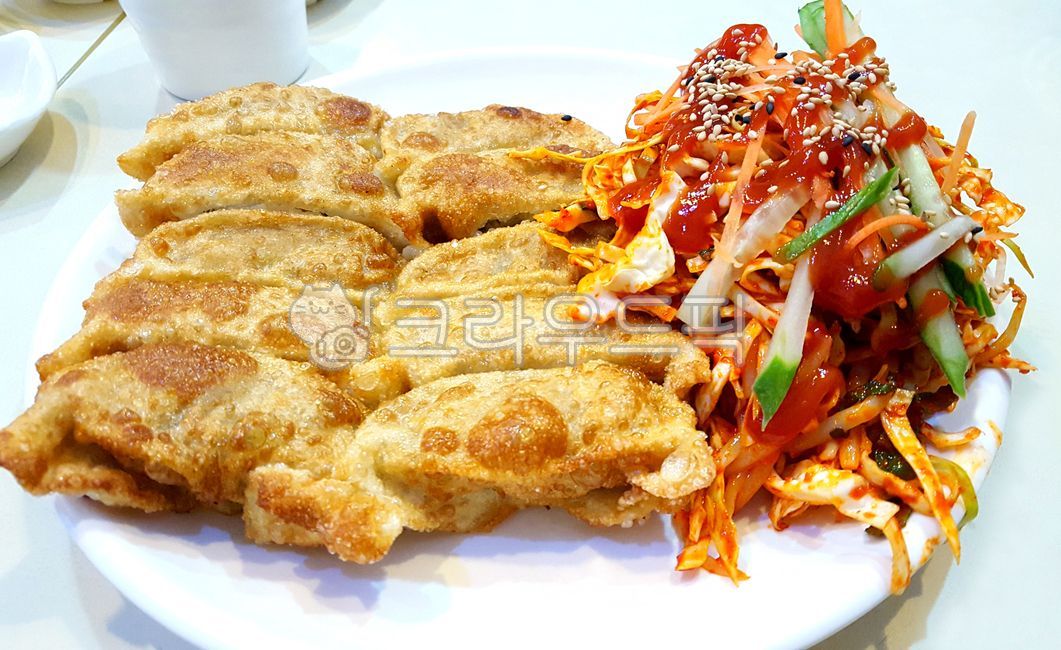 dumpling,seasoning,crispy,Gochujang seasoning,vegetable,Bibim,food,meal,Bibim Dumplings,dish,Grilled dumplings,cooking