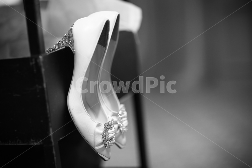 웨딩구두,구두,웨딩힐,apparel,의복,clothing,의류,결혼,혼례,웨딩,wedding,marriage,marry,흑백,모노톤,monochrome,black and white,사물,물건,오브젝트,thing,object,matter