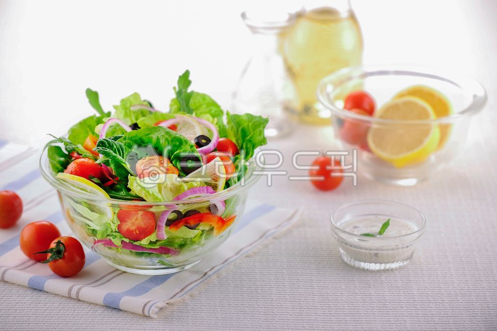 샐러드,토마토,녹색,투명그릇,야채,채소,그릇,건강한,요리,신선한,드레싱,소스