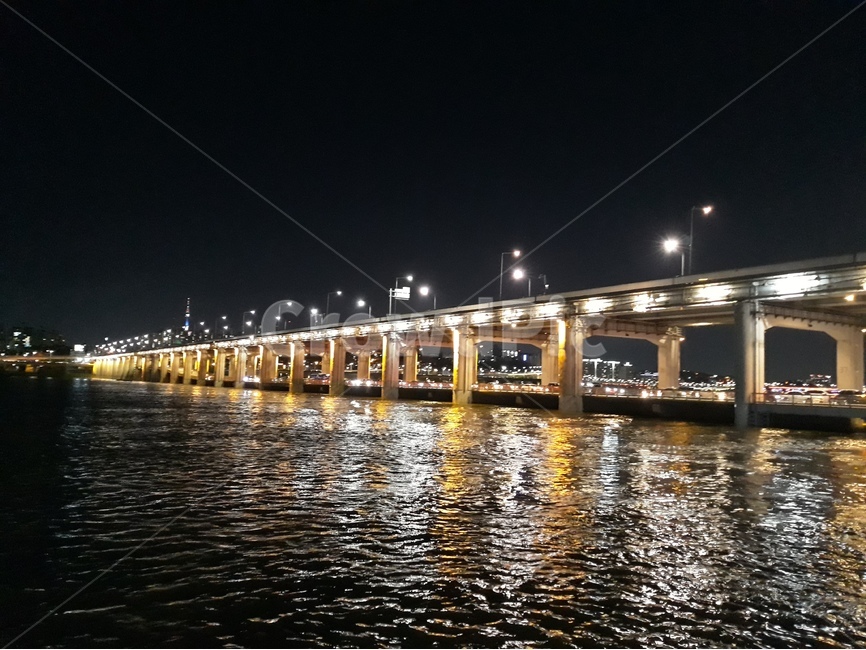 오후,한강,야경,남산타워,피크닉,반포대교,하늘,그라데이션,야경,밤,풍경,nightscape,night,landscape,건축물,건물외관,exterior,building,structure,architecture,construction,건물,bridge,다리