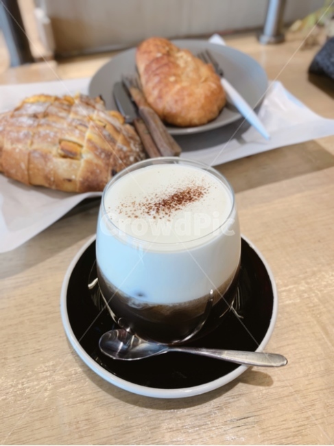 카페,커피,아인슈페너,비엔나커피,coffee,신림카페,cafe,빵,빵집,bread,크림커피,크림,cream,여유로움,음식,식재료,요리,food,cook,meal,dishes,food reserves,빵,bread,디저트,간식,후식,dessert,snack,커피,카페,coffee,cafe