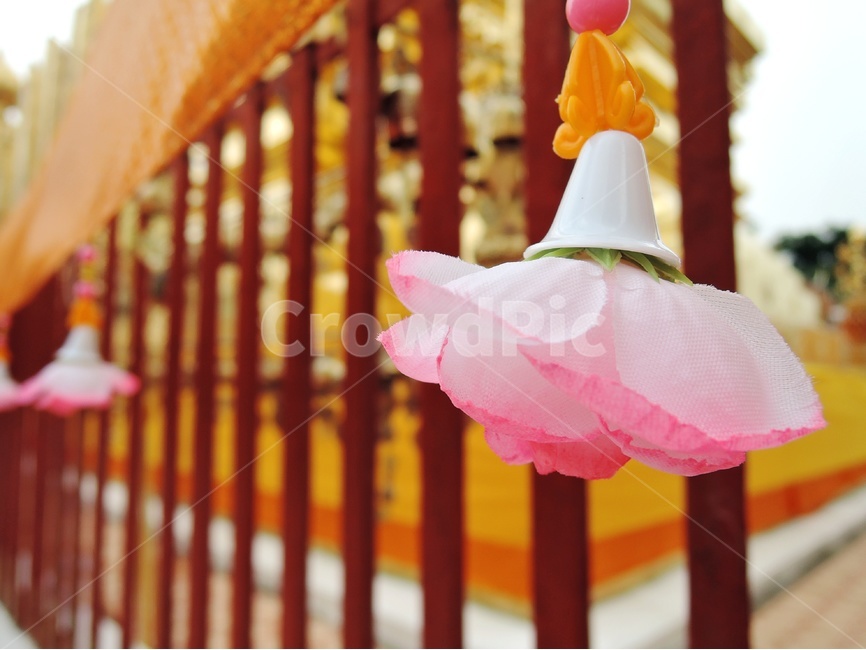 꽃,꽃송이,꽃망울,기념화,기념,축하,종교,행사,기도,마음,명상,절,부처,스님,핑크,꽃잎,평화,안녕히,안녕,울타리,방울,종소리,종,템플,템플스테이,골드,분홍색,담장,gold,금색,금,확대,pink,buddha,temple,인조,인조화,인조꽃,장식,데코,장식화,데코레이션,사물,물건,오브젝트,thing,object,matter