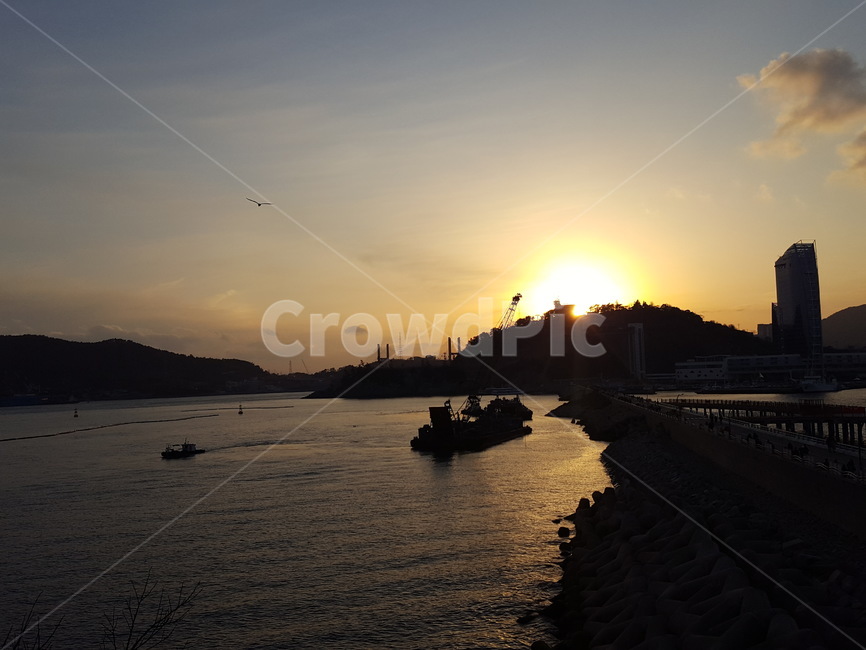 노을,해질녘,바다,오후,풍경,구름,낭만,배,자연,sunset,cloud,sea,warm,beach,landscape,nature,boat,자연,풍경,nature,landscape,실루엣,그림자,silhouette,shadow,light,빛,flare,플레어,sunlight,햇빛