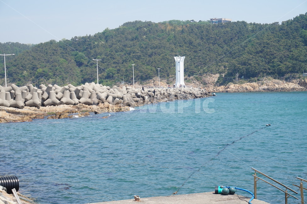 등대,바다,바닷가,해안,그린,gree,풍경,산,하늘