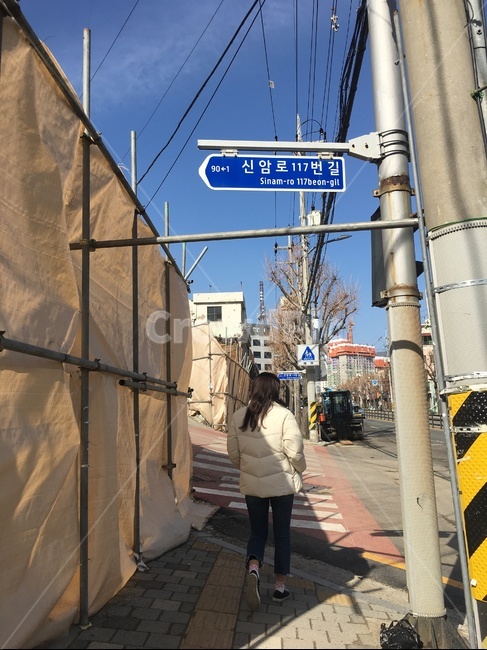 뒷모습,길거리,낮,날씨좋은날,겨울,부산