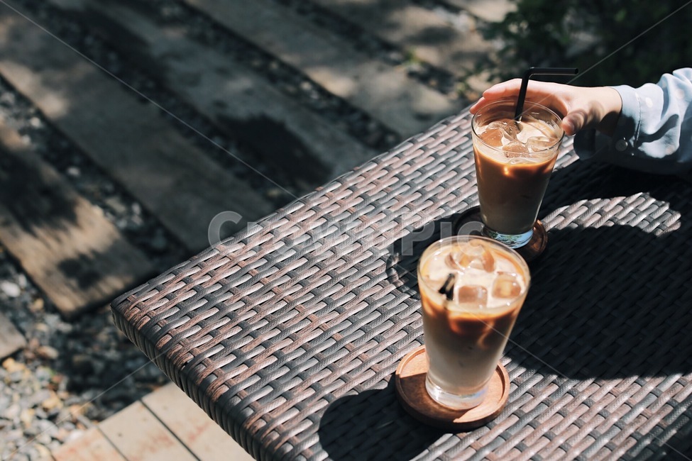 카페,라떼,커피,여름,빛,그림자,커피,카페,coffee,cafe,감성,sensible,feeling,휴식,힐링,rest,relaxation,healing