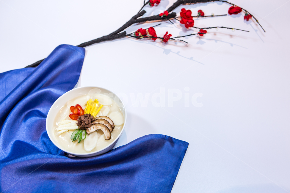 떡국,설날,설,명절,매화,한국전통,한국문화,korean traditional,korean culture,음식,식재료,요리,food,cook,meal,dishes,food reserves,한식,한국음식,한국요리,korean food,korean dishes,korean meal,korean cook