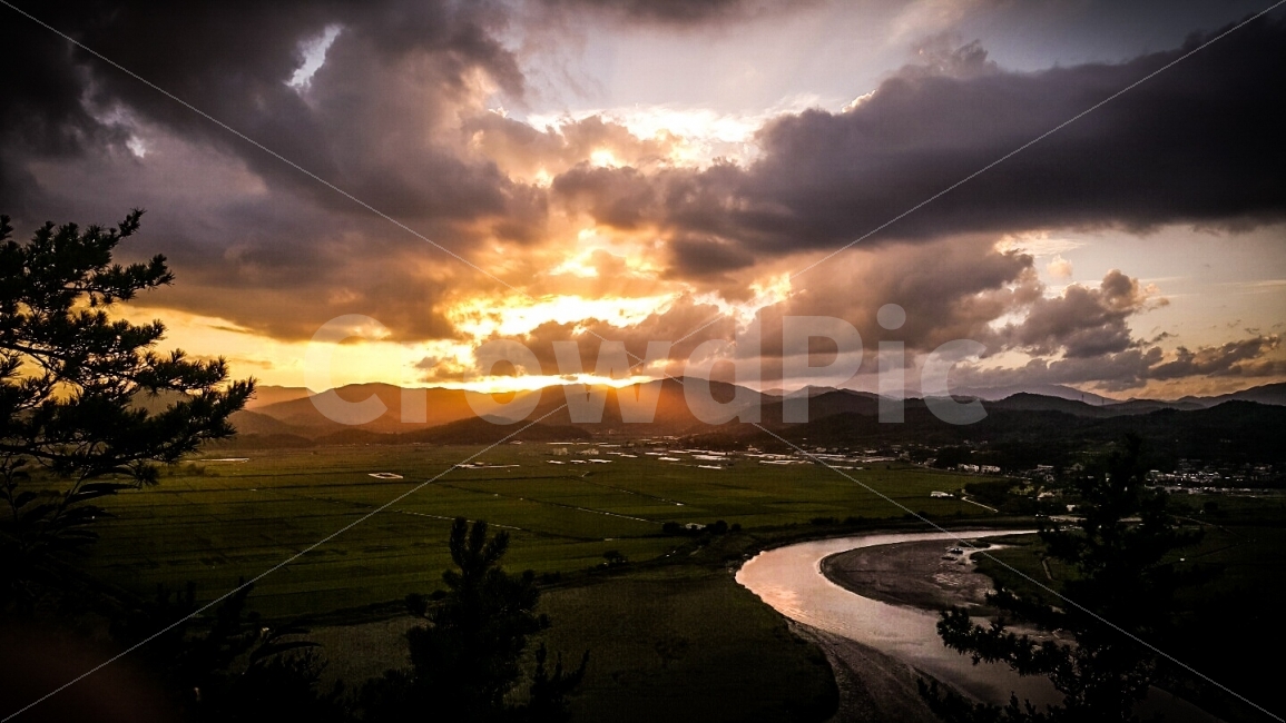 자연풍경,석양,노을,하늘,sky,natural,자연,view,감성,분위기,구름,sunset,해질녘,cloud,풍경,저녁,dusk,twilight,나무,그림자,고요함,웅장함,가을하늘,순천,순천만,자연,풍경,nature,landscape,한국자연풍경,한국자연경관,korea nature landscape,시골,마을,country,rural,town,flare,플레어,light,빛,sunlight,햇빛,outdoors,옥외