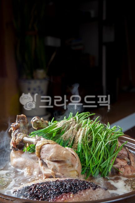 Gospel of Words,Oriental medicine duck stew,Boiled Chicken,double gospel meal,Hanjeongsik,wellbeing,healthy food,Wellbeing food,Traditional food,nutritious food,rejuvenation,Nurungji Baeksuk,Roasted lacquer chicken,health soup,dog day,health food,lacquer 
