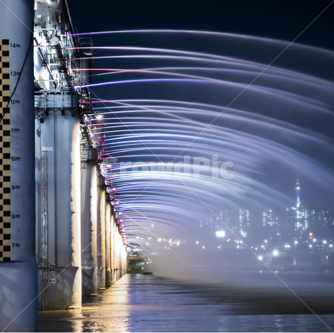 night view,Han Riverside,fountain,color,bright,scenery,Han River,Seoul,nightscape,Han River Bridge,moonlight square,Seoul night view,gorgeous ship,night,lighting,Banpo Bridge,seoul,rainbow,rainbow fountain,brighting,korea,hanriver,light,background,shining