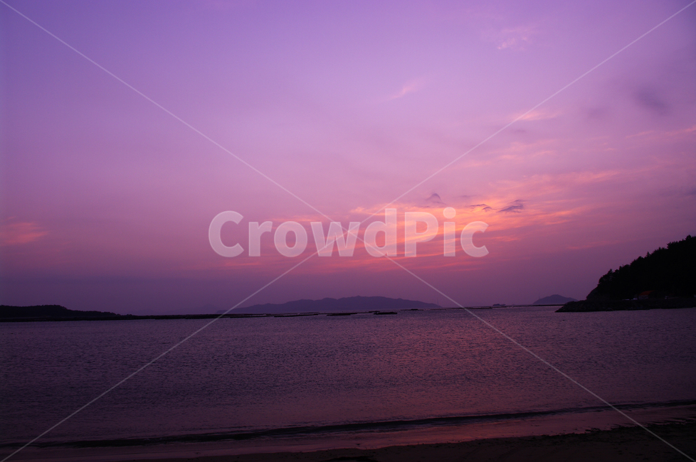 노을,sunset,일몰,파도,섬,바다,풍경,해안,하늘,구름,자연,풍경,nature,landscape,outdoors,옥외,sky,dusk,황혼,dawn,새벽,red sky,붉은 하늘