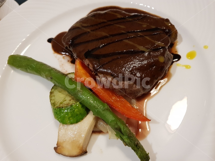 스테이크,레스토랑,요리,고기,안심,파티,소고기,food,steak,요식업,채소,야채,meat,아스파라거스,호박,버섯,양식,식당,오븐,소스,연말,주말,음식,식재료,요리,food,cook,meal,dishes,food reserves,육류,고기,meat,양식,서양음식,서양요리,western food,western dishes,western meal,western cook