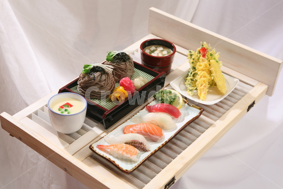Japanese food,pickled radish,Japanese style meal,home style meal,miso soup,bento,steamed egg,pickled garlic,tuna sushi,raw fish,sushi,shrimp sushi,flounder Sushi,Japanese home meal,salmon sushi,soba,buckwheat soba,fried shrimp,Rakgyo,lunch box,fried red p