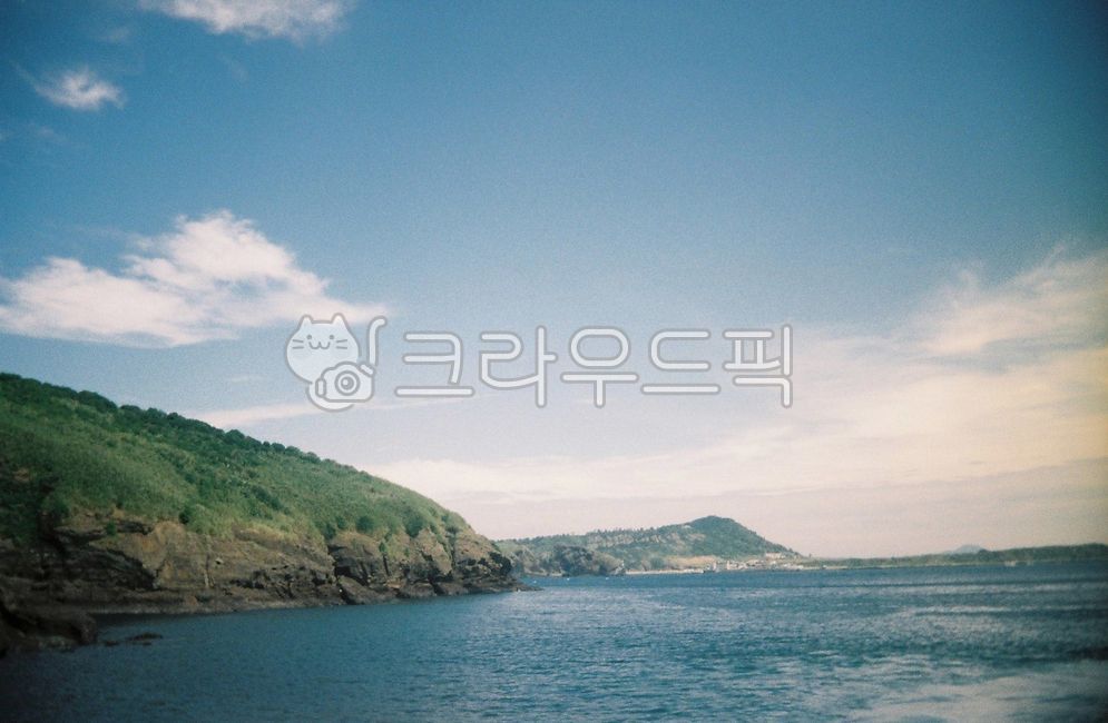 toy camera,jeju island,sea,cloud,vignetting,land,sky,Vignetting,coastline,nature,island,Chagwido,film,water,horizon,toycamera,ocean,outdoors,shoreline,jeju,filmcamera,film camera