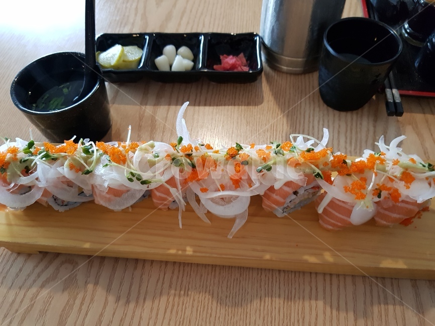 연어롤,일식,연어,스시,초밥,음식,식재료,요리,food,cook,meal,dishes,food reserves,일식,일본음식,일본요리,Japanese food,Japanese dishes,Japanese meal,Japanese cook