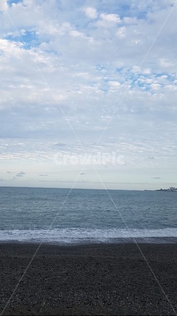 구름,바다,해변,파도,자갈,삼등분,하얀구름,푸른하늘,해변,바다,beach,sea